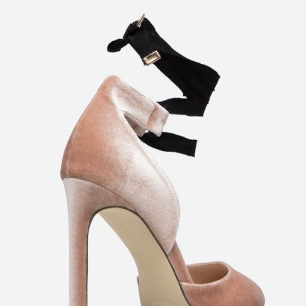 Susie Pump - Picture 3 of 3